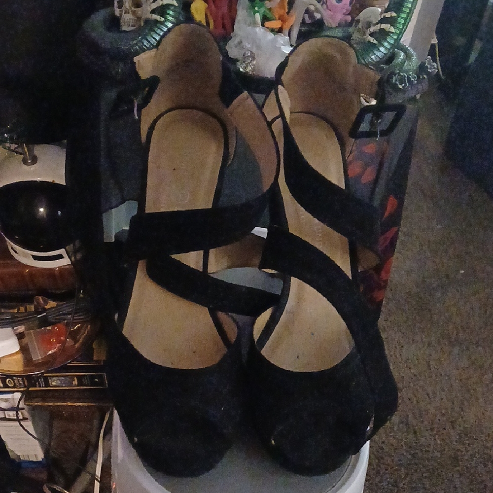 Chinese Laundry Black Crisscross Heels